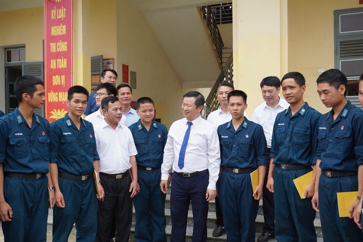 ️ XÃ DÂN HÒA thăm, động viên tân binh nhập ngũ️
Gắn kết hậu phương – đơn vị- Ảnh 4.