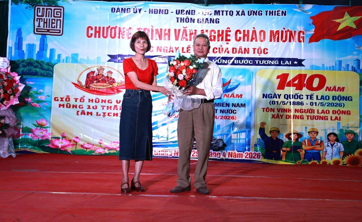 Sôi nổi chương trình văn nghệ chào mừng các ngày lễ lớn tại xã Ứng Thiên- Ảnh 6.