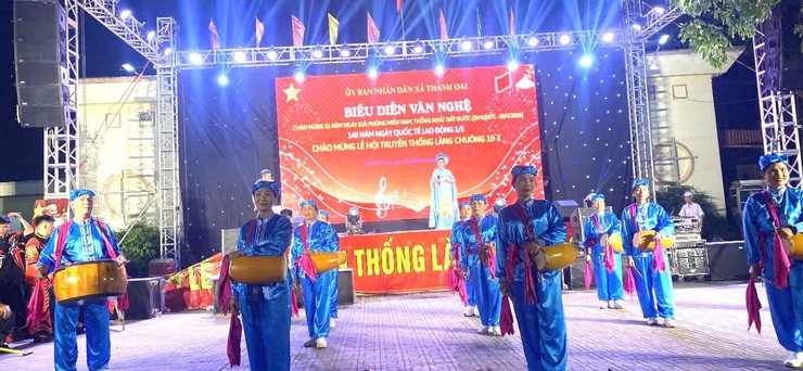 SÔI NỔI ĐÊM VĂN NGHỆ CHÀO MỪNG LỄ HỘI TRUYỀN THỐNG LÀNG CHUÔNG 10-3- Ảnh 1.