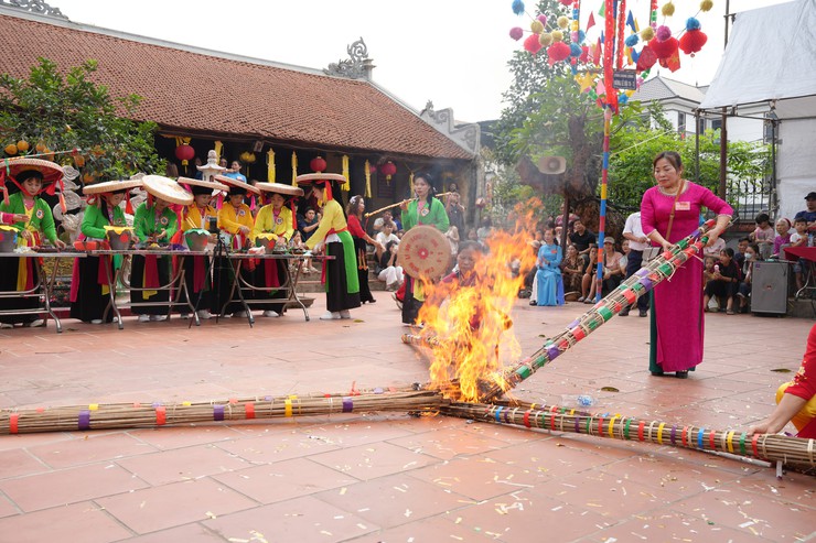 Độc đáo hội thi thổi cơm – nét đẹp văn hóa dân gian Làng Chuông- Ảnh 2.