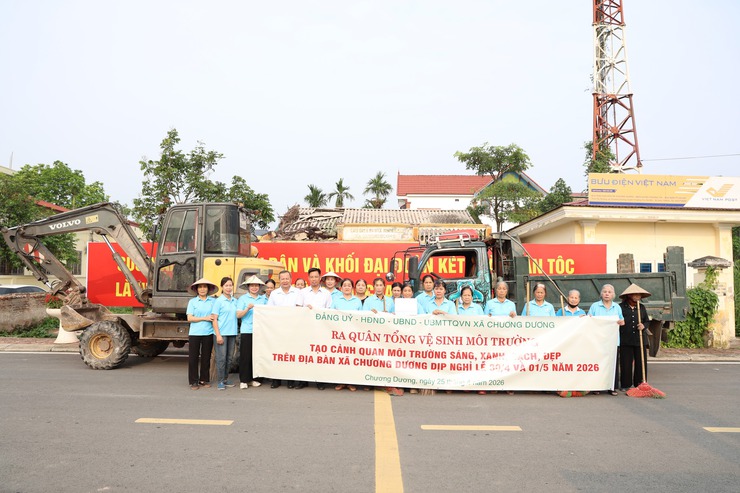 Xã Chương Dương ra quân tổng vệ sinh môi trường dịp nghỉ lễ 30/4 và 1/5- Ảnh 1.