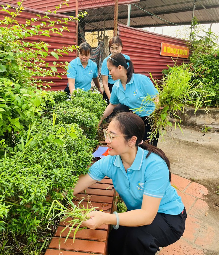 Xã Chương Dương ra quân tổng vệ sinh môi trường dịp nghỉ lễ 30/4 và 1/5- Ảnh 2.