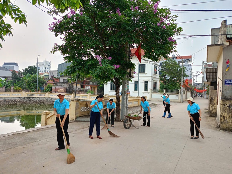 Xã Chương Dương ra quân tổng vệ sinh môi trường dịp nghỉ lễ 30/4 và 1/5- Ảnh 3.