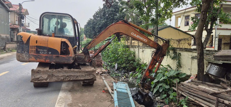 Xã Chương Dương ra quân tổng vệ sinh môi trường dịp nghỉ lễ 30/4 và 1/5- Ảnh 4.