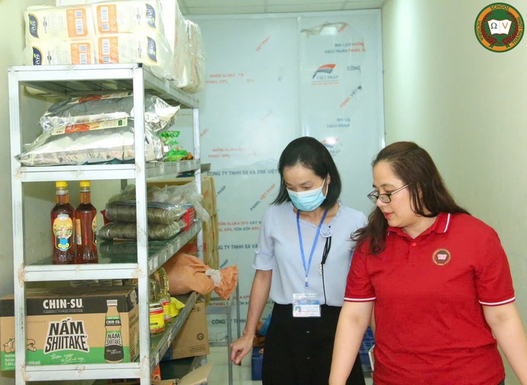 Đoàn kiểm tra liên ngành an toàn thực phẩm xã Bình Minh kiểm tra đột xuất 5 cơ sở giáo dục ngoài công lập - Ảnh 2.