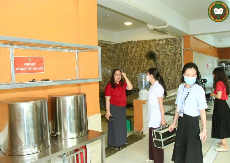 Đoàn kiểm tra liên ngành an toàn thực phẩm xã Bình Minh kiểm tra đột xuất 5 cơ sở giáo dục ngoài công lập - Ảnh 4.