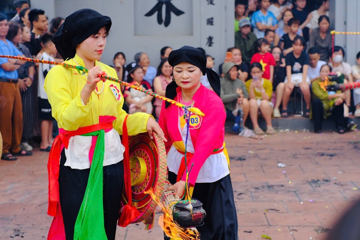 Độc đáo hội thi thổi cơm – nét đẹp văn hóa dân gian Làng Chuông- Ảnh 7.