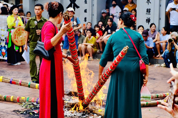 Độc đáo hội thi thổi cơm – nét đẹp văn hóa dân gian Làng Chuông- Ảnh 13.