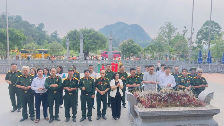 Hội Cựu chiến binh xã Phúc Lộc tổ chức hành trình về nguồn tại Khu di tích ATK Định Hóa, tỉnh Thái Nguyên- Ảnh 3.