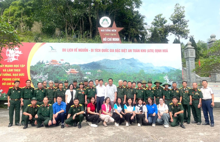 Hội Cựu chiến binh xã Phúc Lộc tổ chức hành trình về nguồn tại Khu di tích ATK Định Hóa, tỉnh Thái Nguyên- Ảnh 11.