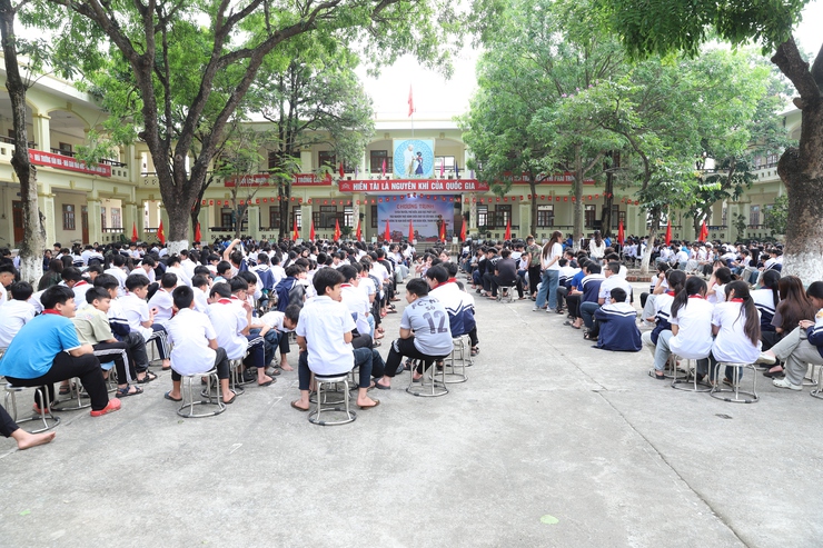 Đoàn Thanh niên cộng sản Hồ Chí Minh xã Thượng Phúc đã phối hợp tổ chức chương trình “Tuyên truyền, giáo dục pháp luật; trải nghiệm thực hành chữa cháy, cứu nạn cứu hộ và phòng chống tai nạn đuối nước” trên địa bàn xã- Ảnh 1.