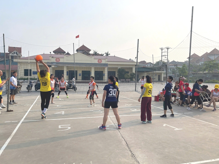 SÔI NỔI GIAO LƯU BÓNG CHUYỀN HƠI CHÀO MỪNG CÁC NGÀY LỄ LỚN- Ảnh 5.