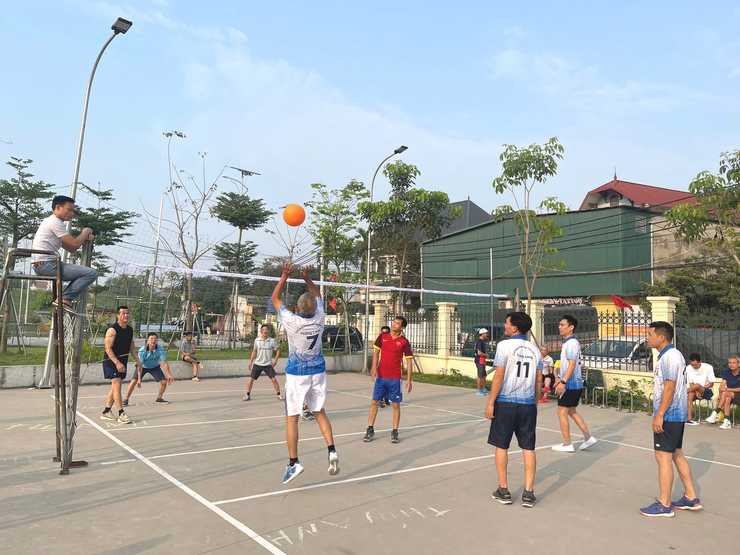 SÔI NỔI GIAO LƯU BÓNG CHUYỀN HƠI CHÀO MỪNG CÁC NGÀY LỄ LỚN- Ảnh 7.