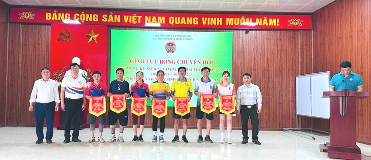 SÔI NỔI GIAO LƯU BÓNG CHUYỀN HƠI CHÀO MỪNG CÁC NGÀY LỄ LỚN- Ảnh 3.