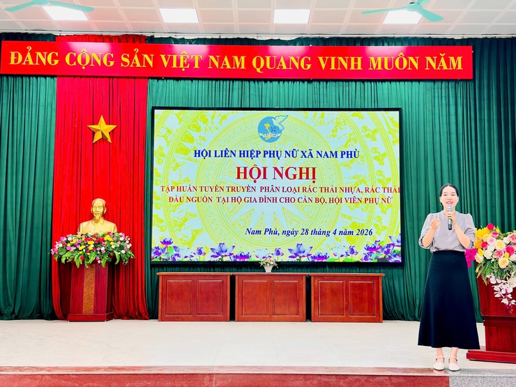 Phụ nữ Nam Phù chung tay phân loại rác thải tại nguồn: Từ thay đổi thói quen đến xây dựng nếp sống xanh- Ảnh 6.