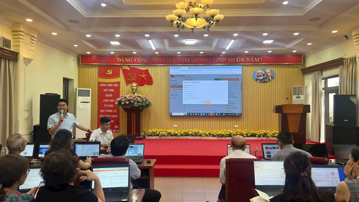 THỰC HIỆN TẬP HUẤN, HƯỚNG DẪN NGHIỆP VỤ SỬ DỤNG HỆ THỐNG THÔNG TIN GIẢI QUYẾT THỦ TỤC HÀNH CHÍNH CỦA ĐẢNG ĐỐI VỚI 04 THỦ TỤC HÀNH CHÍNH CHO CÁN BỘ CƠ SỞ TẠI PHƯỜNG VĂN MIẾU – QUỐC TỬ GIÁM- Ảnh 2.