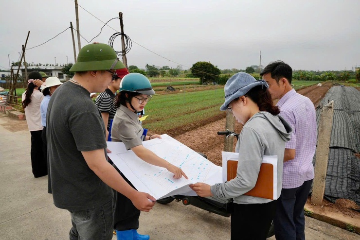 Xã Hồng Vân phân công cán bộ bám cơ sở, đẩy nhanh giải phóng mặt bằng dự án Khu đô thị Olympic- Ảnh 1.