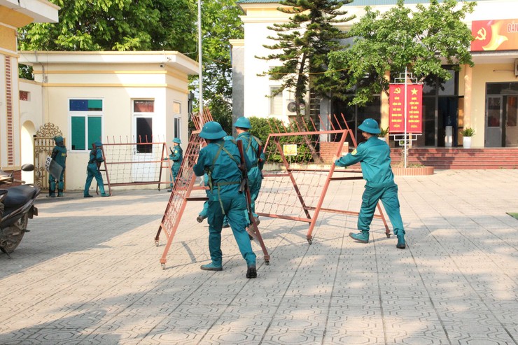 Ban CHQS xã Hòa Lạc luyện tập phương án sẵn sàng chiến đấu dịp nghỉ lễ 30/4 và 1/5- Ảnh 3.