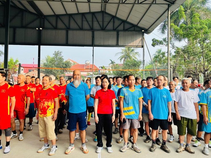 Hội Cựu chiến binh xã Vật Lại tổ chức Giải bóng chuyền hơi chào mừng kỷ niệm 30/4 - 1/5 và Ngày sinh Chủ tịch Hồ Chí Minh- Ảnh 1.