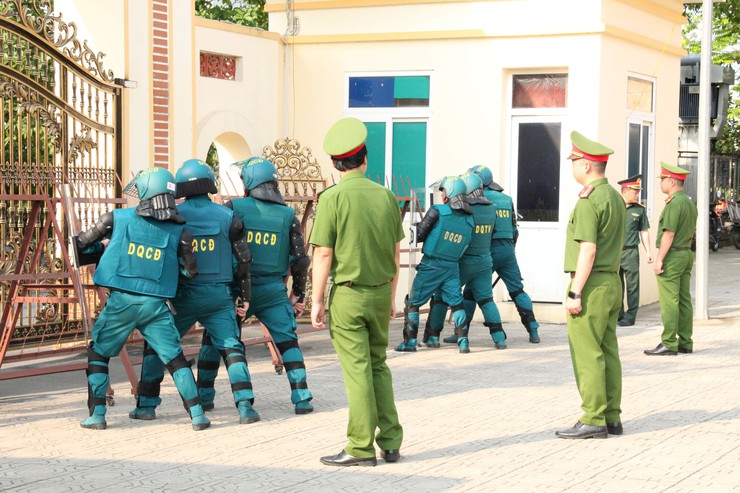 Ban CHQS xã Hòa Lạc luyện tập phương án sẵn sàng chiến đấu dịp nghỉ lễ 30/4 và 1/5- Ảnh 5.