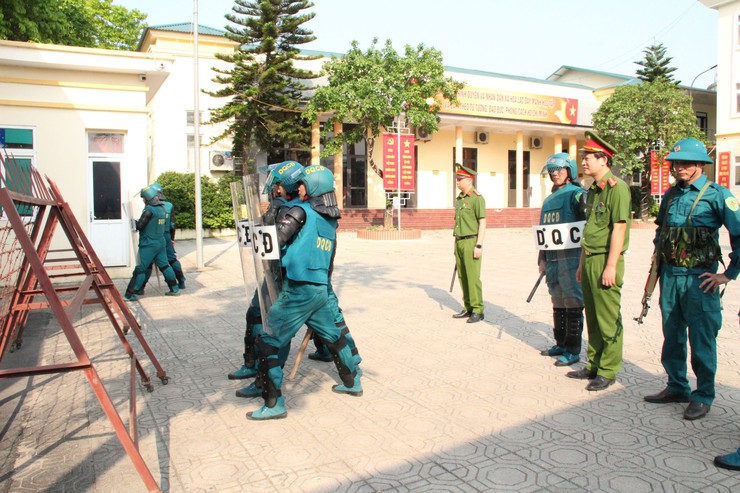 Ban CHQS xã Hòa Lạc luyện tập phương án sẵn sàng chiến đấu dịp nghỉ lễ 30/4 và 1/5- Ảnh 4.