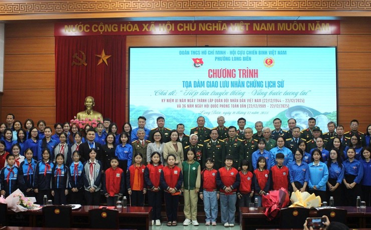 Những "trang sử sống" của hội viên CCB phường Long Biên truyền lửa tự hào cho thế hệ thanh niên- Ảnh 2.