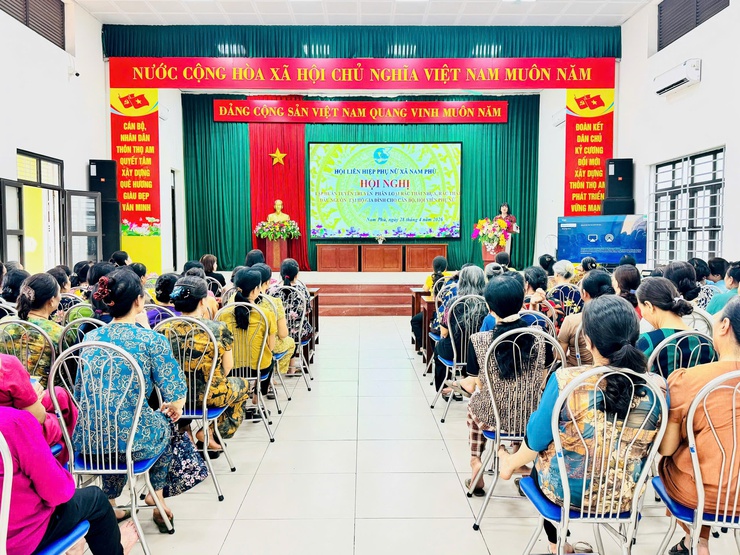 Phụ nữ Nam Phù chung tay phân loại rác thải tại nguồn: Từ thay đổi thói quen đến xây dựng nếp sống xanh- Ảnh 1.