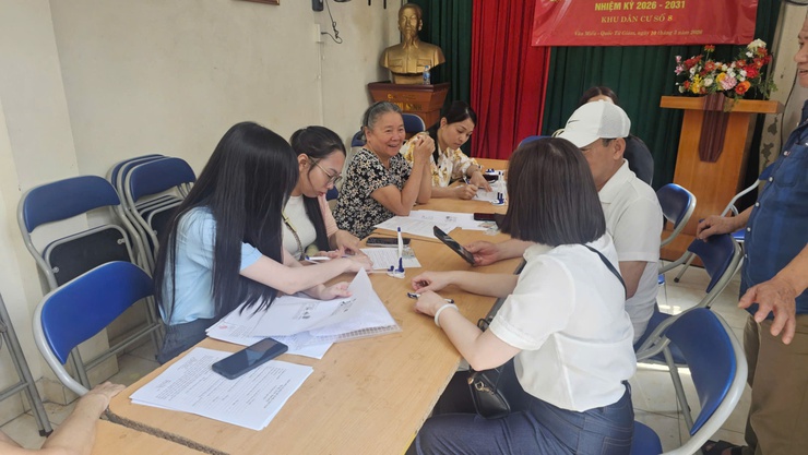 ĐỔI MỚI PHƯƠNG THỨC PHỤC VỤ NHÂN DÂN, THEO TINH THẦN “GẦN DÂN, SÁT DÂN, LẤY NHÂN DÂN LÀ TRUNG TÂM PHỤC VỤCỦA CHÍNH QUYỀN ĐỊA PHƯƠNG”- Ảnh 2.