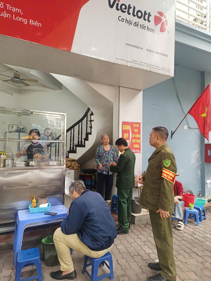 Những "trang sử sống" của hội viên CCB phường Long Biên truyền lửa tự hào cho thế hệ thanh niên- Ảnh 3.