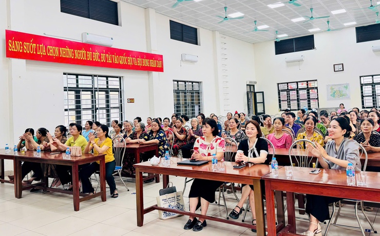 Phụ nữ Nam Phù chung tay phân loại rác thải tại nguồn: Từ thay đổi thói quen đến xây dựng nếp sống xanh- Ảnh 2.