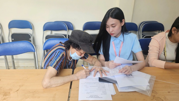 ĐỔI MỚI PHƯƠNG THỨC PHỤC VỤ NHÂN DÂN, THEO TINH THẦN “GẦN DÂN, SÁT DÂN, LẤY NHÂN DÂN LÀ TRUNG TÂM PHỤC VỤCỦA CHÍNH QUYỀN ĐỊA PHƯƠNG”- Ảnh 3.