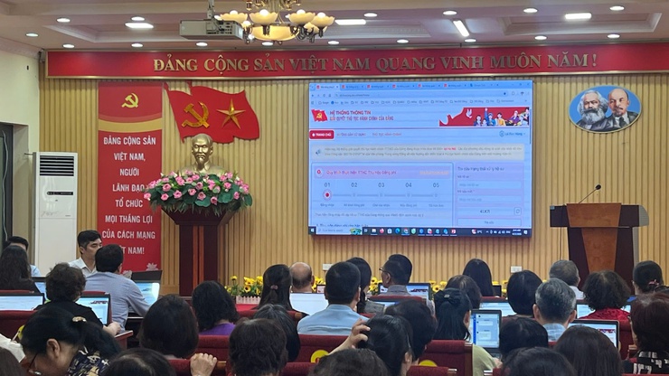 THỰC HIỆN TẬP HUẤN, HƯỚNG DẪN NGHIỆP VỤ SỬ DỤNG HỆ THỐNG THÔNG TIN GIẢI QUYẾT THỦ TỤC HÀNH CHÍNH CỦA ĐẢNG ĐỐI VỚI 04 THỦ TỤC HÀNH CHÍNH CHO CÁN BỘ CƠ SỞ TẠI PHƯỜNG VĂN MIẾU – QUỐC TỬ GIÁM- Ảnh 4.