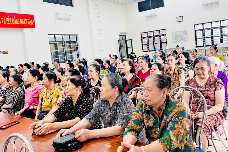 Phụ nữ Nam Phù chung tay phân loại rác thải tại nguồn: Từ thay đổi thói quen đến xây dựng nếp sống xanh- Ảnh 4.