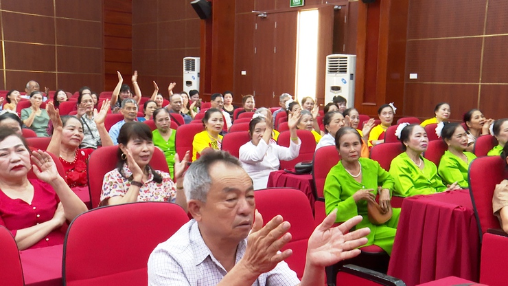 Sôi nổi Liên hoan “Tiếng hát dân ca Người cao tuổi” xã Phú Xuyên năm 2026- Ảnh 17.