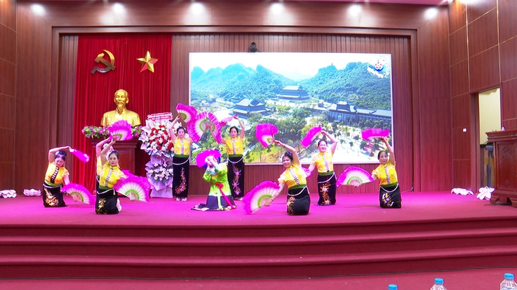 Sôi nổi Liên hoan “Tiếng hát dân ca Người cao tuổi” xã Phú Xuyên năm 2026- Ảnh 14.
