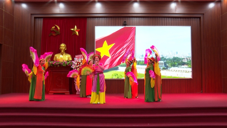 Sôi nổi Liên hoan “Tiếng hát dân ca Người cao tuổi” xã Phú Xuyên năm 2026- Ảnh 12.