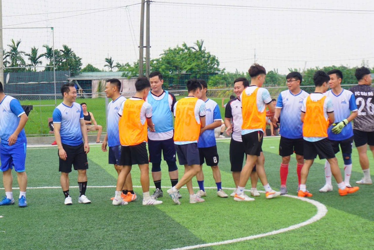 Giao hữu bóng đá chào mừng các ngày lễ lớn- Ảnh 2.