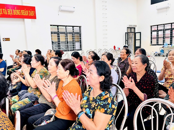 Phụ nữ Nam Phù chung tay phân loại rác thải tại nguồn: Từ thay đổi thói quen đến xây dựng nếp sống xanh- Ảnh 8.