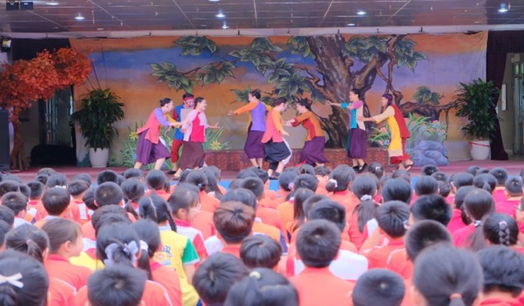 Thắp lửa tình yêu văn học từ sân khấu học đường Phúc Lợi- Ảnh 2.