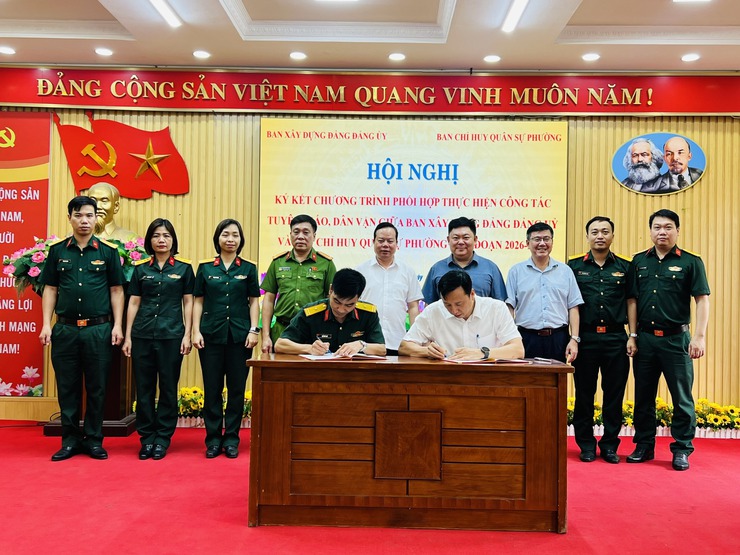 PHƯỜNG VĂN MIẾU - QUỐC TỬ GIÁM TỔ CHỨC HỘI NGHỊ KÝ KẾT CHƯƠNG TRÌNH PHỐI HỢP CÔNG TÁC TUYÊN GIÁO, DÂN VẬN GIAI ĐOẠN 2026 - 2030- Ảnh 1.