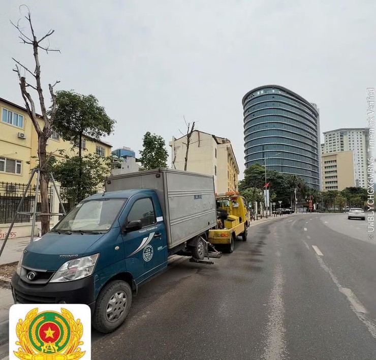 Xử lý vi phạm đỗ ô tô sai quy định tại phố Huỳnh Thúc Kháng kéo dài- Ảnh 6.