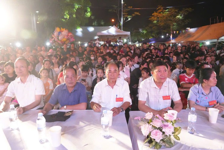 TƯNG BỪNG ĐÊM VĂN NGHỆ CHÀO MỪNG 51 NĂM NGÀY GIẢI PHÓNG MIỀN NAM, THỐNG NHẤT ĐẤT NƯỚC (30/4/1975 – 30/4/2026)- Ảnh 2.