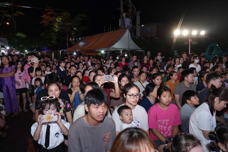 TƯNG BỪNG ĐÊM VĂN NGHỆ CHÀO MỪNG 51 NĂM NGÀY GIẢI PHÓNG MIỀN NAM, THỐNG NHẤT ĐẤT NƯỚC (30/4/1975 – 30/4/2026)- Ảnh 4.
