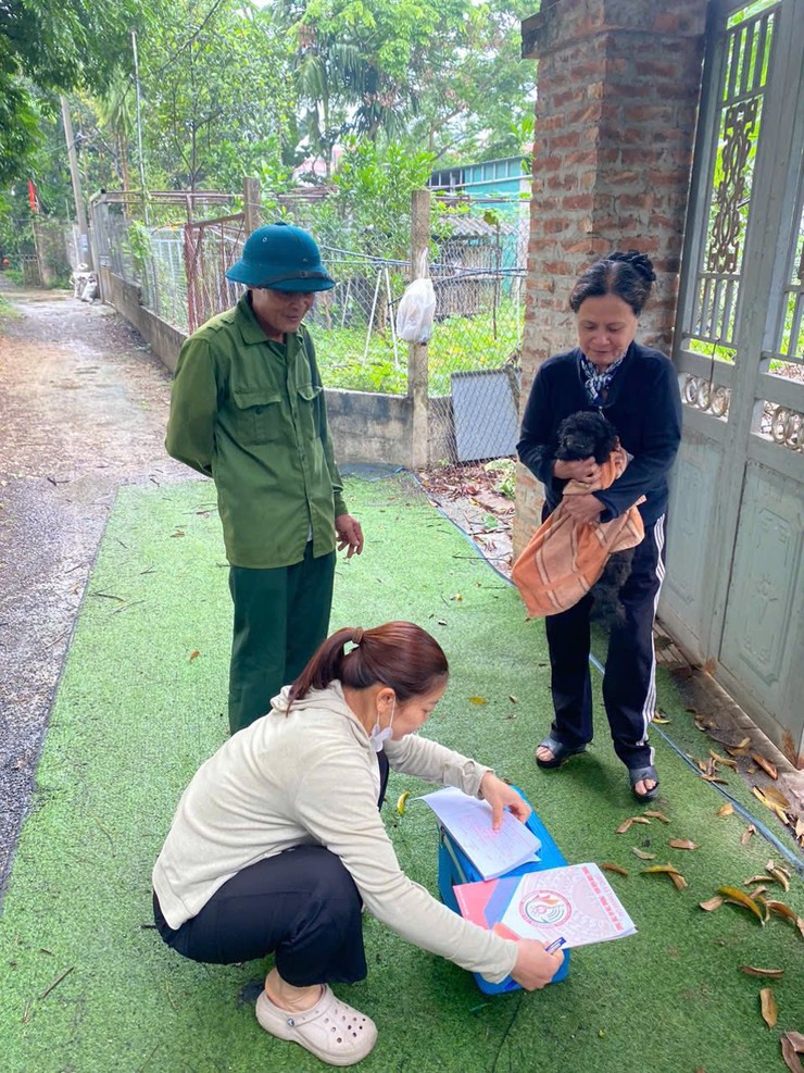 TIẾP TỤC ĐẨY MẠNH TIÊM PHÒNG VẮC XIN DẠI CHO ĐÀN CHÓ, MÈO TRÊN ĐỊA BÀN XÃ THANH OAI- Ảnh 2.