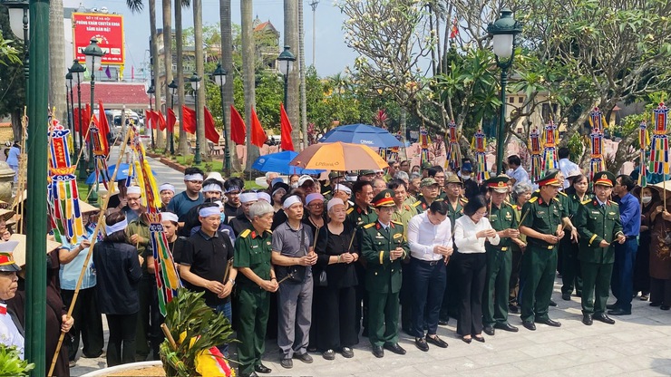 Trang trọng Lễ đón nhận, truy điệu và an táng hài cốt liệt sĩ Lê Quyết Chiến- Ảnh 6.