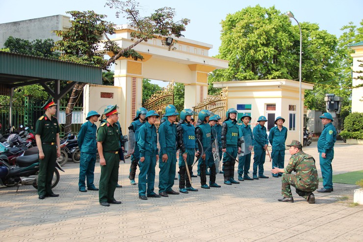 Ban CHQS xã Hòa Lạc luyện tập phương án sẵn sàng chiến đấu dịp nghỉ lễ 30/4 và 1/5- Ảnh 2.