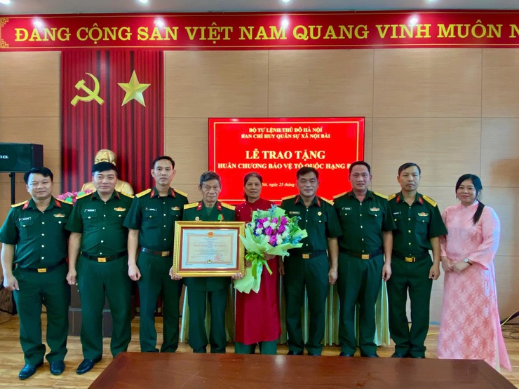 TRAO TẶNG HUÂN CHƯƠNG BẢO VỆ TỔ QUỐC HẠNG BA CHO ĐẠI TÁ HÀ VĂN TRÌNH- Ảnh 3.