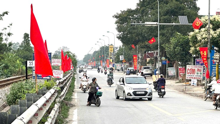 Rực rỡ cờ hoa, băng rôn, khẩu hiệu – Đại Xuyên hướng về kỷ niệm Ngày giải phóng miền Nam 30/4 và  ngày  Quốc tế lao động 1/5- Ảnh 8.