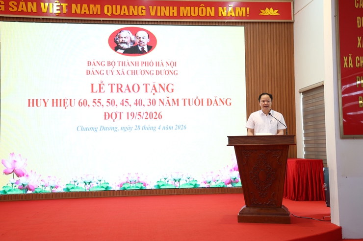 Đảng ủy xã Chương Dương tổ chức trao huy hiệu Đảng đợt 19/5 và giao ban công tác tháng 4- Ảnh 4.