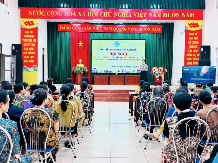 Phụ nữ Nam Phù chung tay phân loại rác thải tại nguồn: Từ thay đổi thói quen đến xây dựng nếp sống xanh- Ảnh 3.